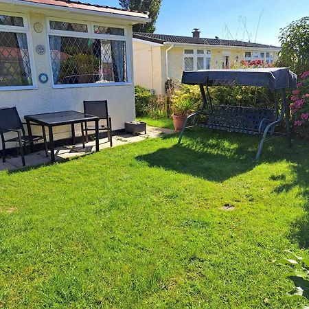 Beach & Tonic Beachside Chalet Humberston Экстерьер фото