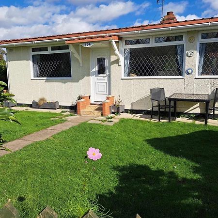 Beach & Tonic Beachside Chalet Humberston Экстерьер фото