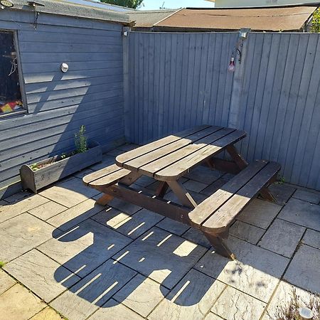 Beach & Tonic Beachside Chalet Humberston Экстерьер фото