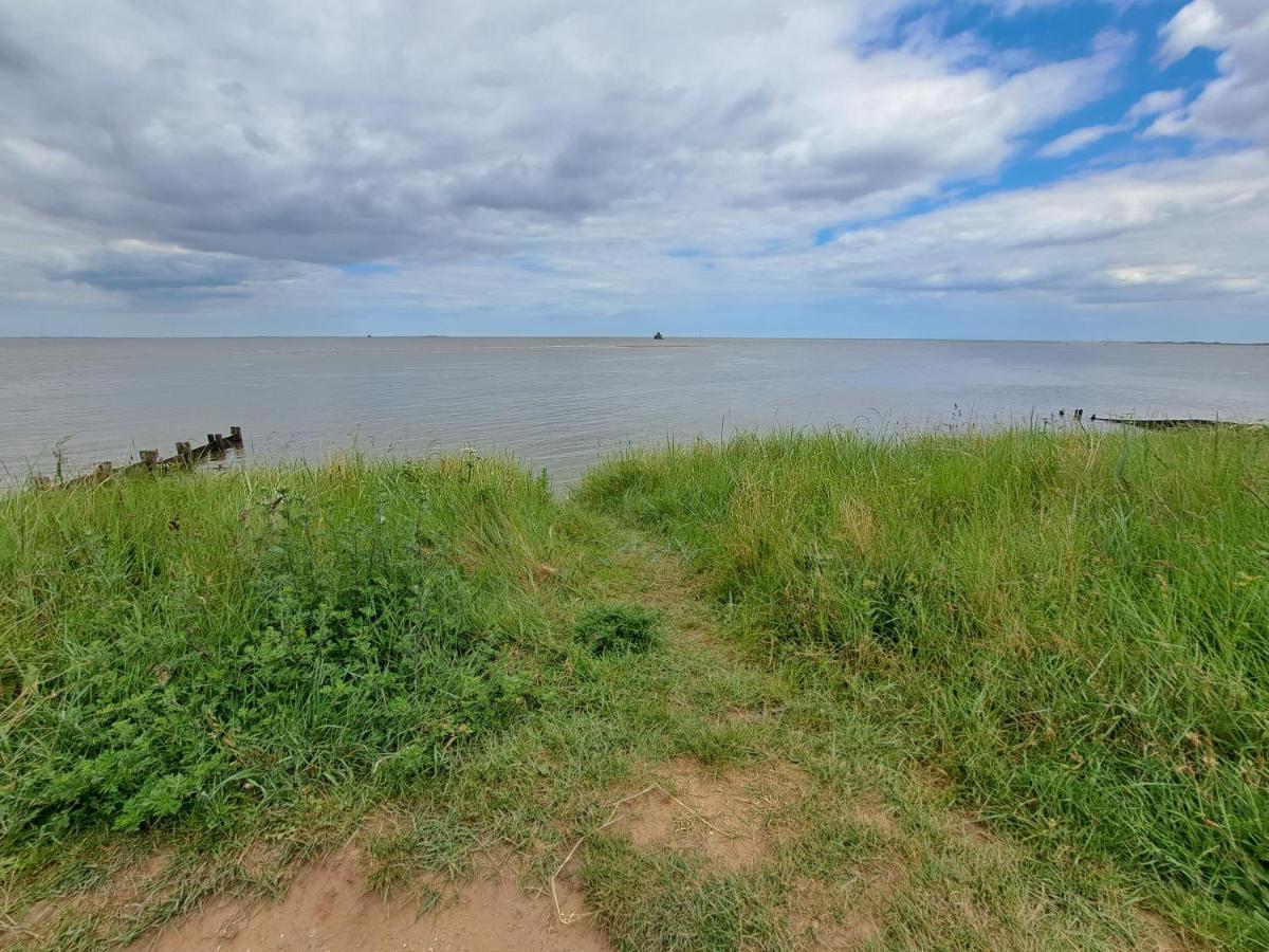 Beach & Tonic Beachside Chalet Humberston Экстерьер фото