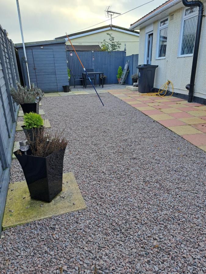 Beach & Tonic Beachside Chalet Humberston Экстерьер фото