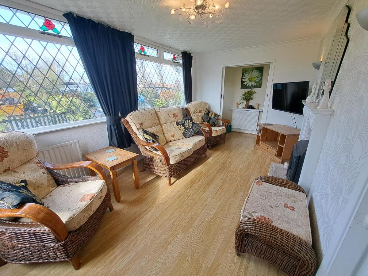 Beach & Tonic Beachside Chalet Humberston Экстерьер фото