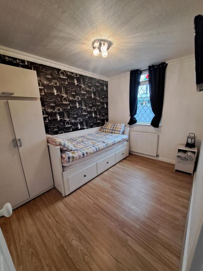 Beach & Tonic Beachside Chalet Humberston Экстерьер фото