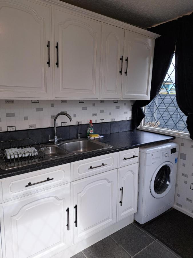 Beach & Tonic Beachside Chalet Humberston Экстерьер фото