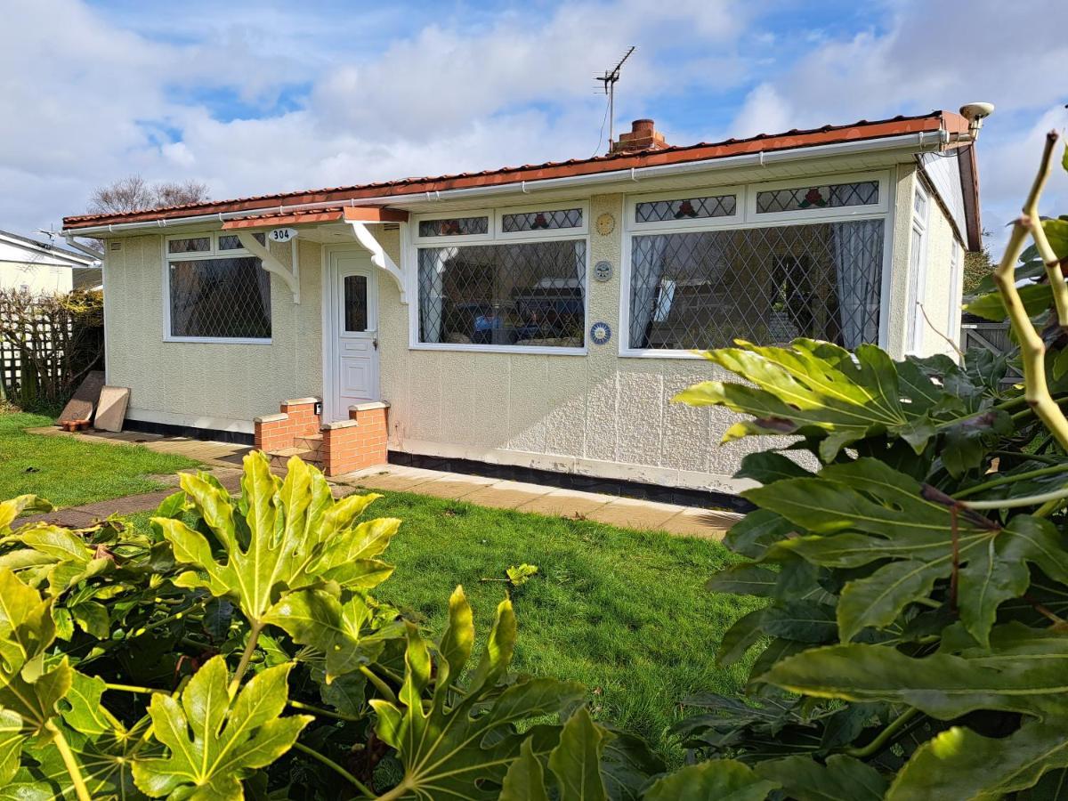 Beach & Tonic Beachside Chalet Humberston Экстерьер фото