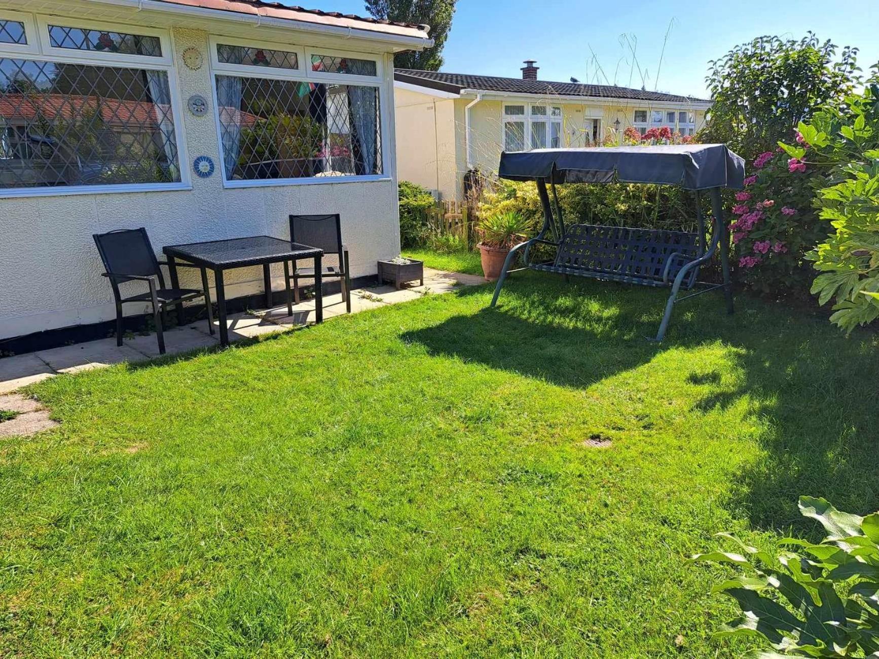 Beach & Tonic Beachside Chalet Humberston Экстерьер фото