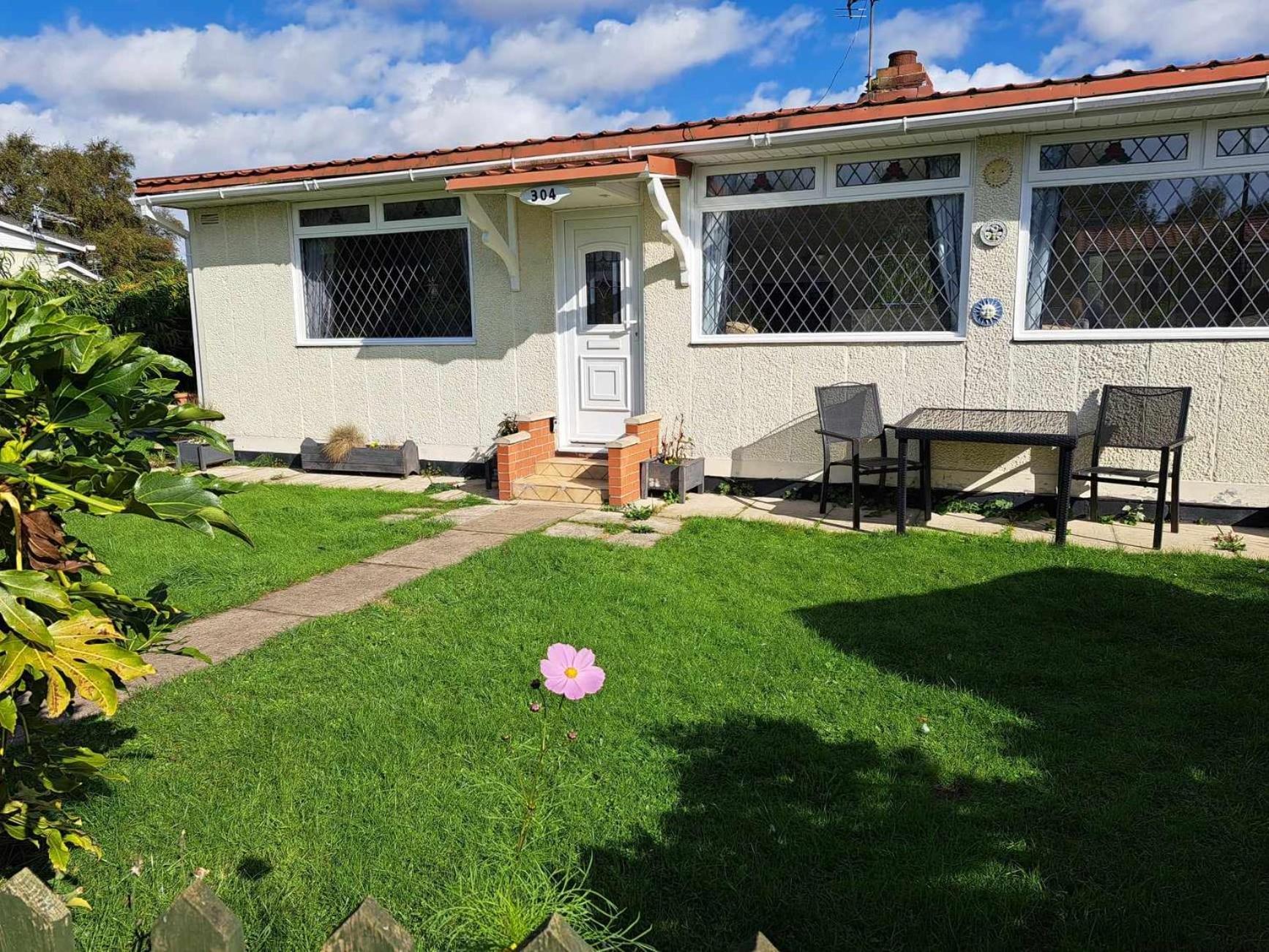 Beach & Tonic Beachside Chalet Humberston Экстерьер фото