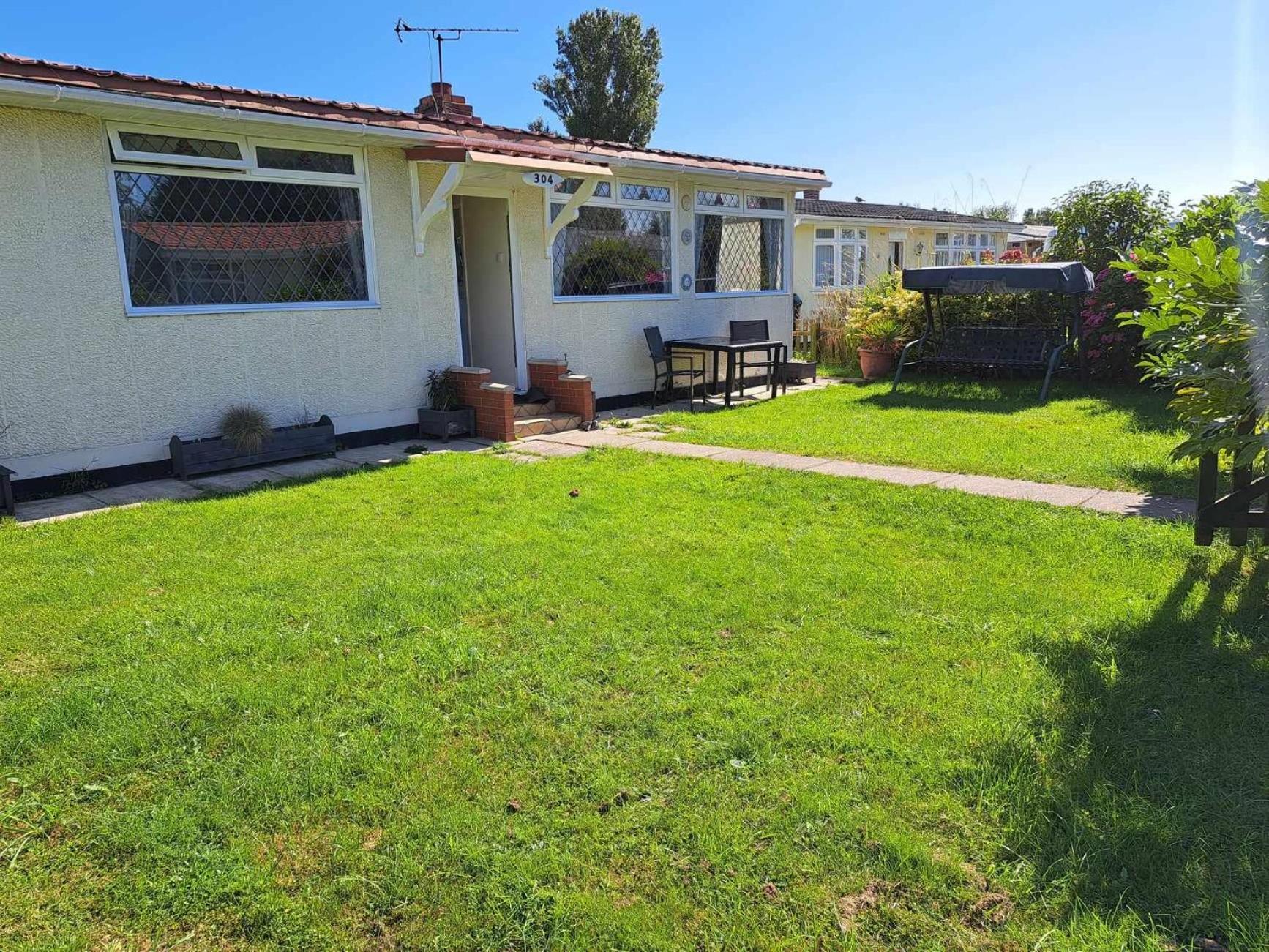 Beach & Tonic Beachside Chalet Humberston Экстерьер фото